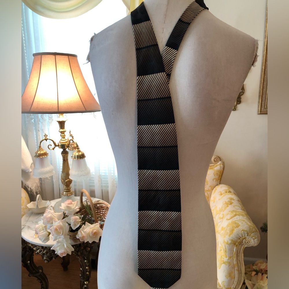 Chez Roffe Brown block style tie